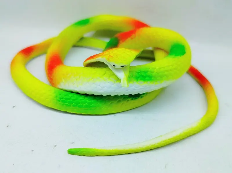 ثعبان المزاح الواقعي، 65 سم من المرح والإثارة