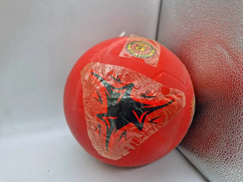 كرة قدم غانا، تصميم بألوان زاهية وخامة فاخرة