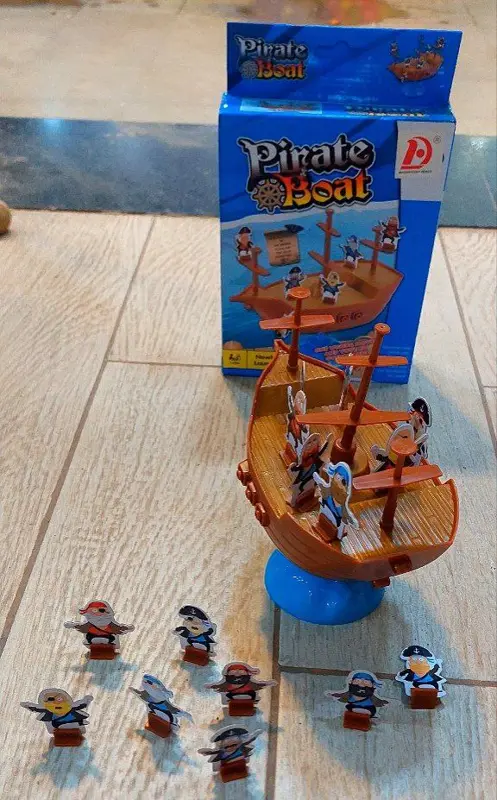 لعبة التوازن والتحدي: قارب القراصنة