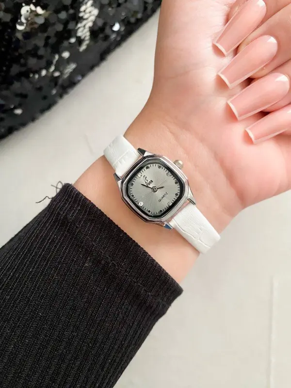 ساعة كريستال النسائية بسوار جلد