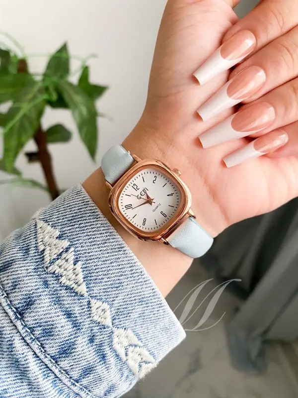 ساعة يد جلد بني بتصميم قلب حريمي