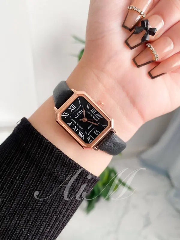 ساعة يد جلد بيضاء أنيقة حريمي