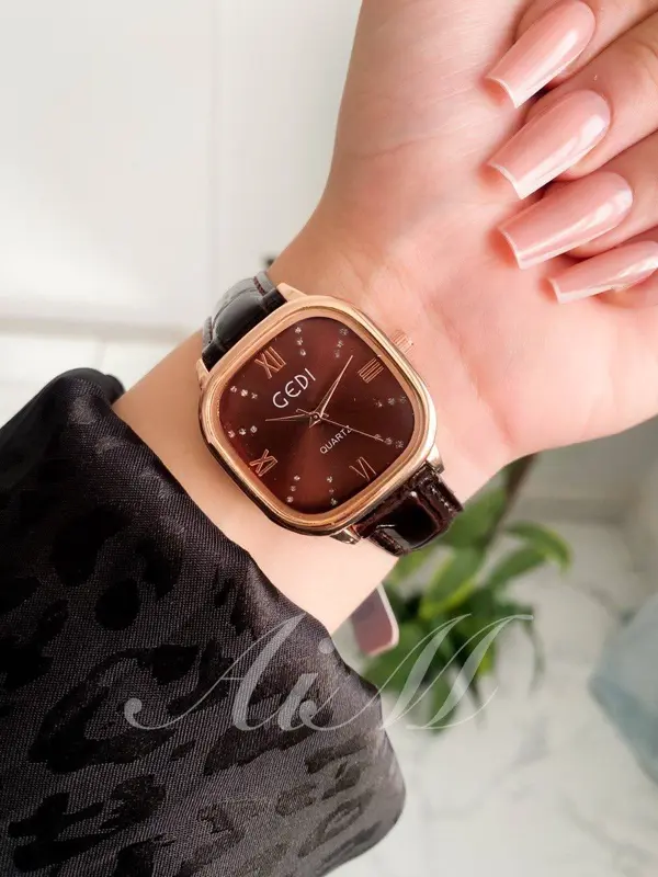 ساعة يد جلد زرقاء أنيقة حريمي