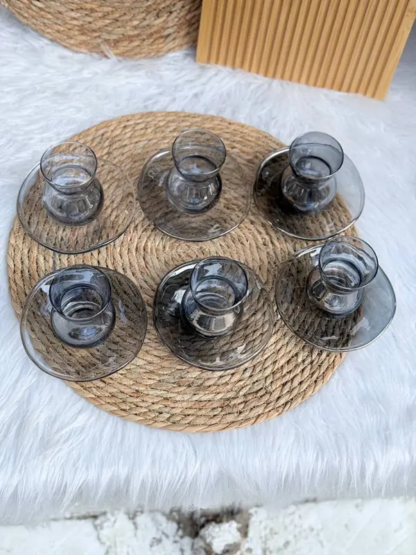 طقم الشاي الزجاجي "سموك جلاس" بتصميم عصري وألوان فاميه 12 قطعة