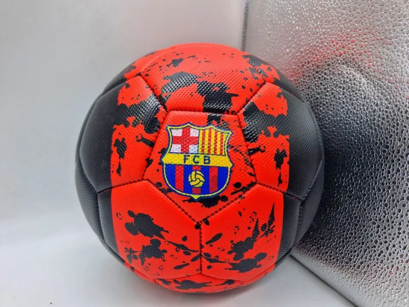 كرة القدم "كلوب ستارز" بتصميم أندية أوروبية وخياطة يدوية متينة