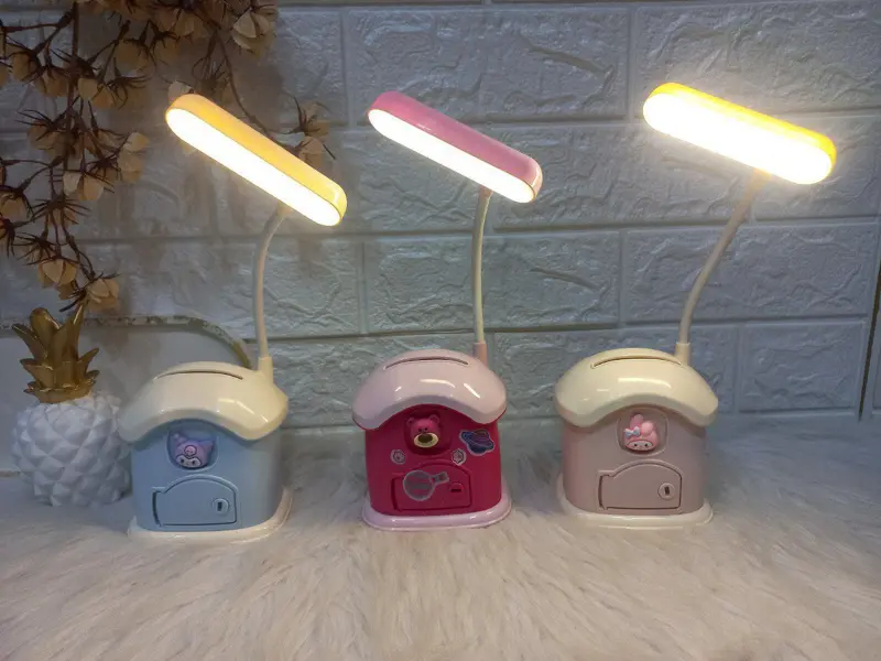 باجورة منزل شخصيات ديزني مع حصالة مدمجة