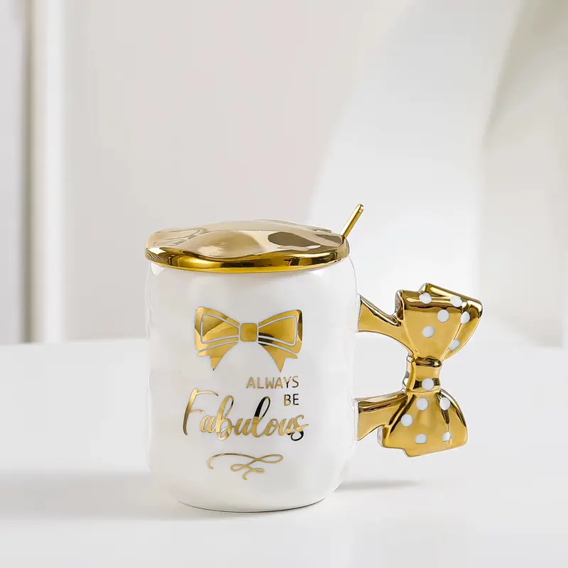 مج فيونكه الأنيق مع غطاء وملعقة