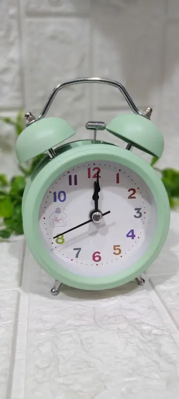 منبه "ألوان الباستيل" المعدني بتصميم كلاسيكي هادئ