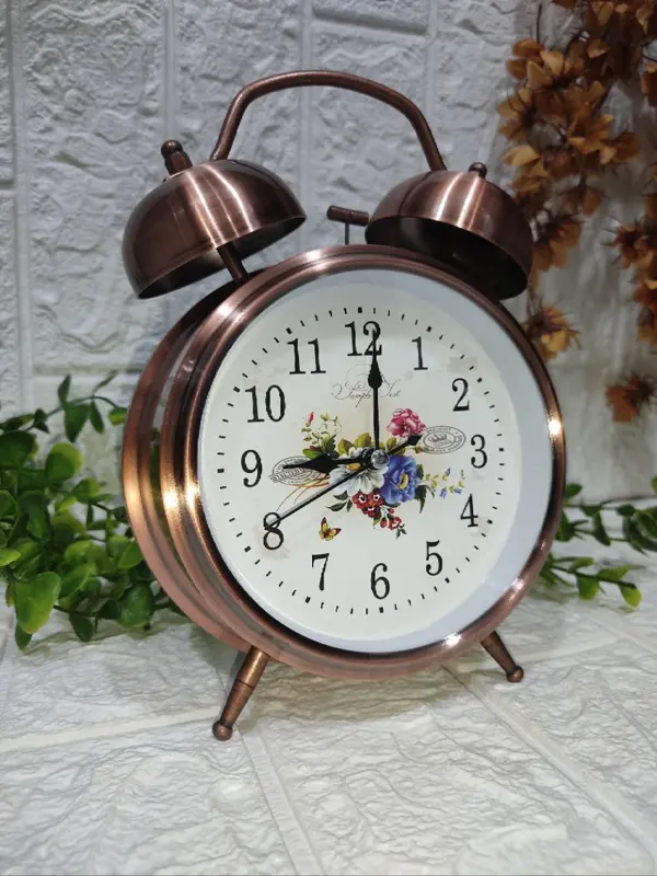 منبه "الزمن العظيم" المعدني بتصميم كلاسيكي وحجم جامبو