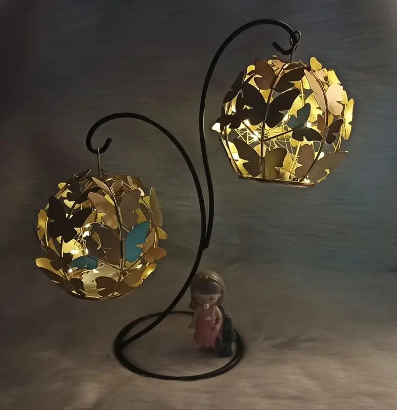 أباجورة "النور الذهبي" بتصميم الفراشة المضيئة الأنيق