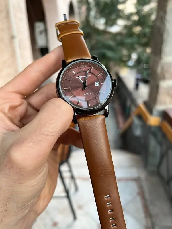 ساعة "اللمسة المعدنية" الرجالية بتصميم كلاسيكي وميناء رياضي