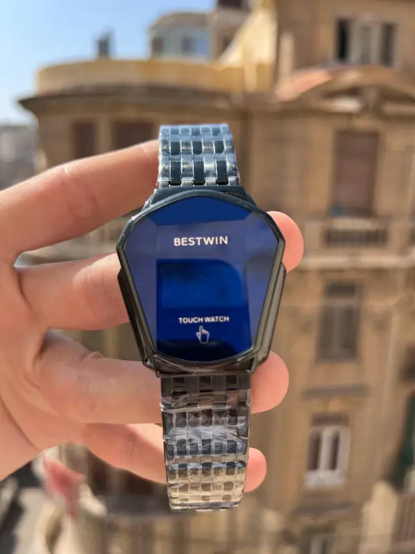 ساعة ديزل "الرجل الجريء" بتصميمها المعدني الثقيل وألوان IPG الثابتة