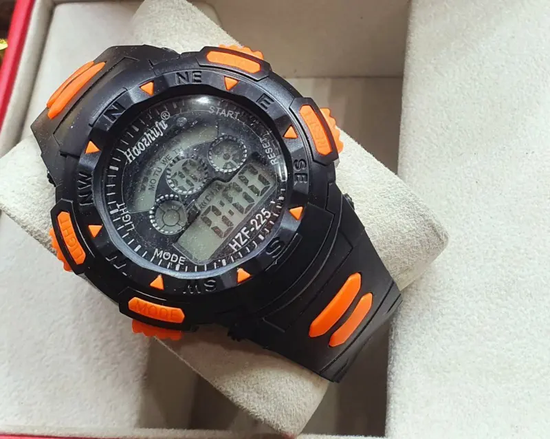 الساعة الرقمية المتعددة الوظائف بتصميمها العملي وميزاتها الكاملة