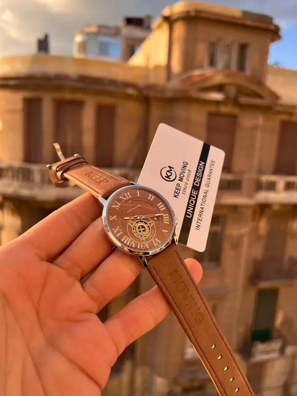 ساعة "KEEP MOVING" الرجالية بتصميمها الرياضي الجريء وميناها المتعدد