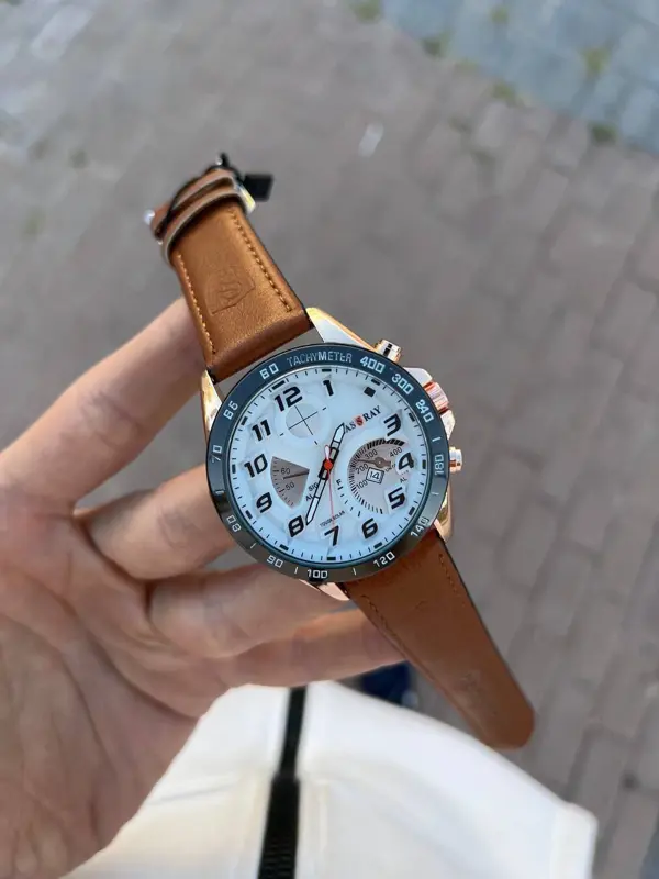 ساعة "CASSRAY" الرجالية بتصميم الكاسيو الكلاسيكي ولونها المعدني