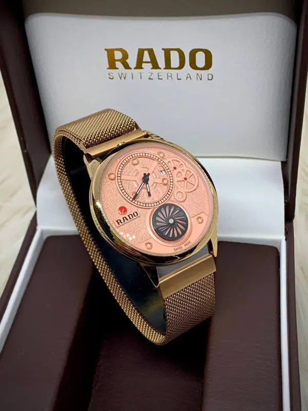 ساعة "RADO" الأنيقة بتصميمها المعدني المغناطيسي وألوانها المميزة