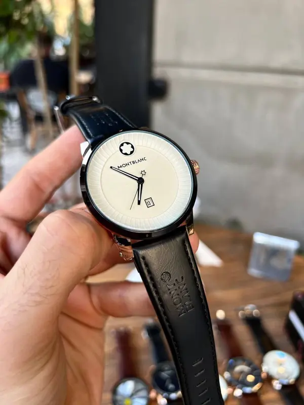 ساعة "MONTBLANC" الرجالية بتصميمها الكلاسيكي الفريد