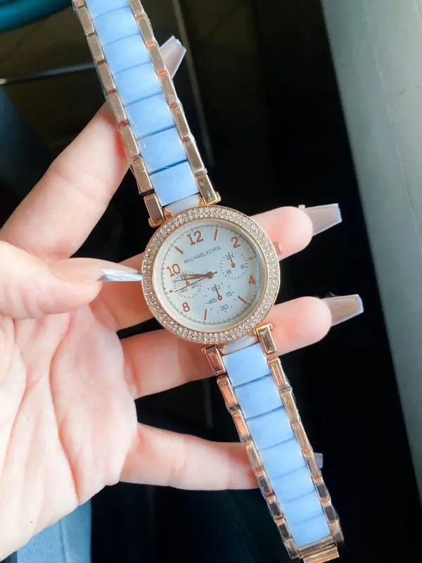 ساعة "ألترا" الحريمي المعدنية بتصميمها الأنيق