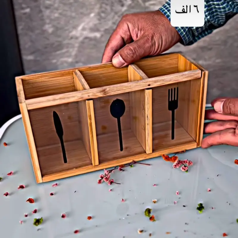 منظم "فوجي" الأكريليك بتصميمه المزدوج وخاماته الطبيعية