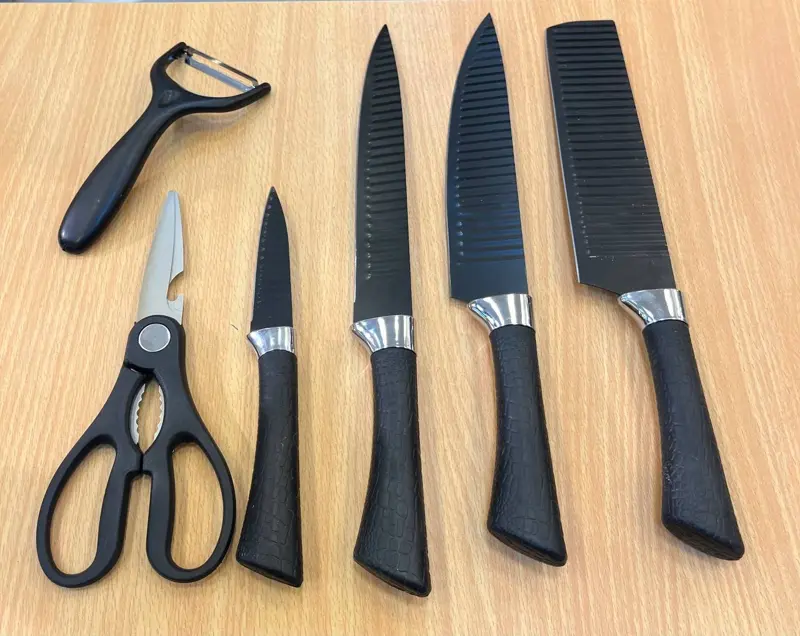 طقم سكاكين بتغطية جرانيت ومقبض أسود