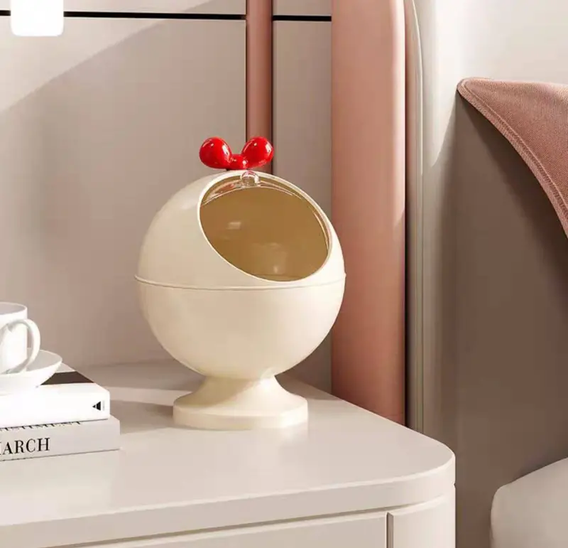 بونبونيرة بلاستيك بقاعدة ومقبض ديكوري مميز