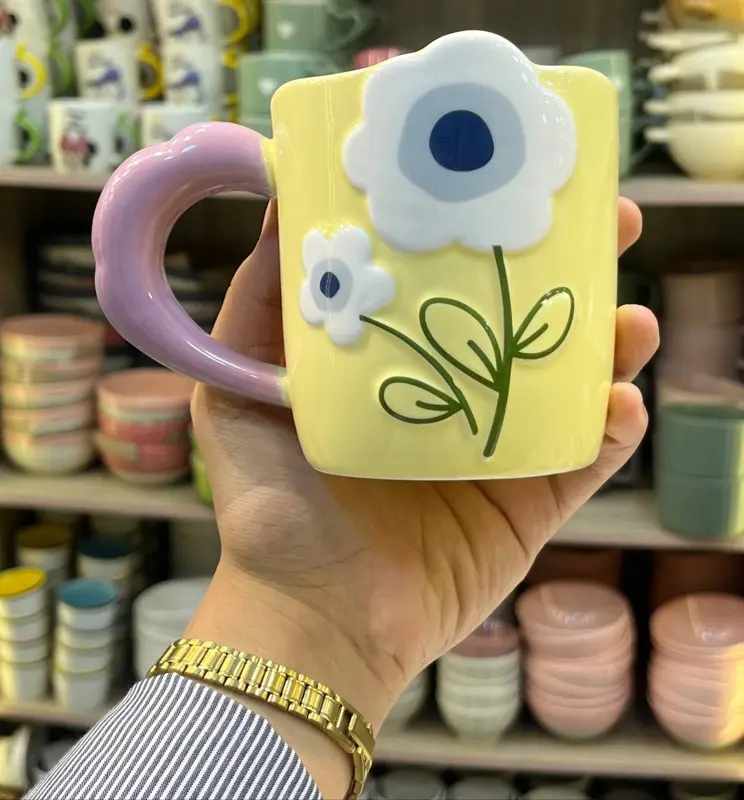 مج بورسلين فرداني بتصميم وردة بارزة 3D أنيقة