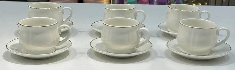 طقم فناجين قهوة بورسلين بتصميم "بومبيه" مضلع بحافة ذهبية فاخرة