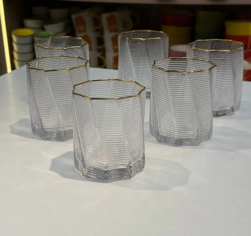طقم أكواب زجاجية 6 قطع (تصميم مضلع بحرف ذهبي شخصي)