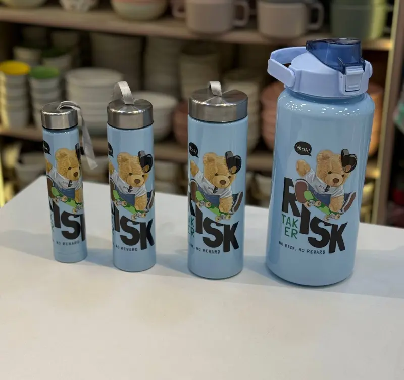 طقم زجاجات مياه أكريليك بتصميم الدب المغامر