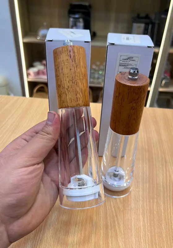 مطحنة فلفل وبهارات يدوية: