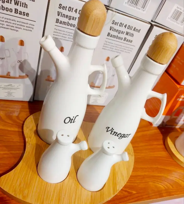 طقم زيت وخل وملاحتين بورسلين مع حامل خشبي
