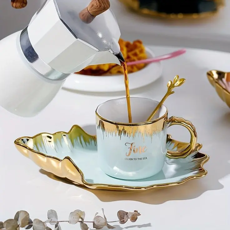 فنجان وطبق سيراميك