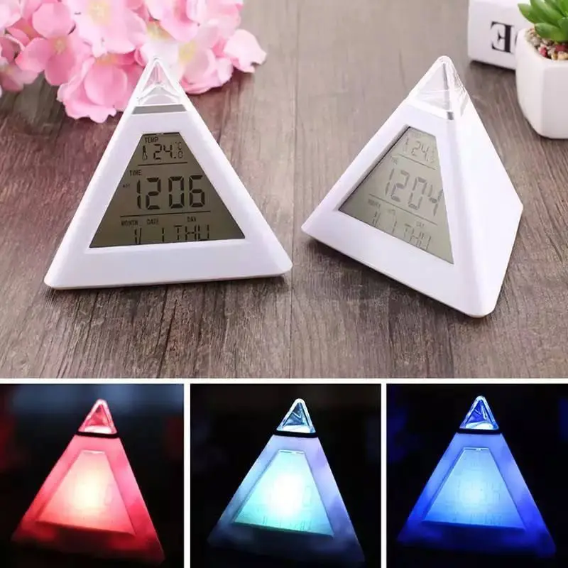 ساعة ومنبه مضيء على شكل هرم