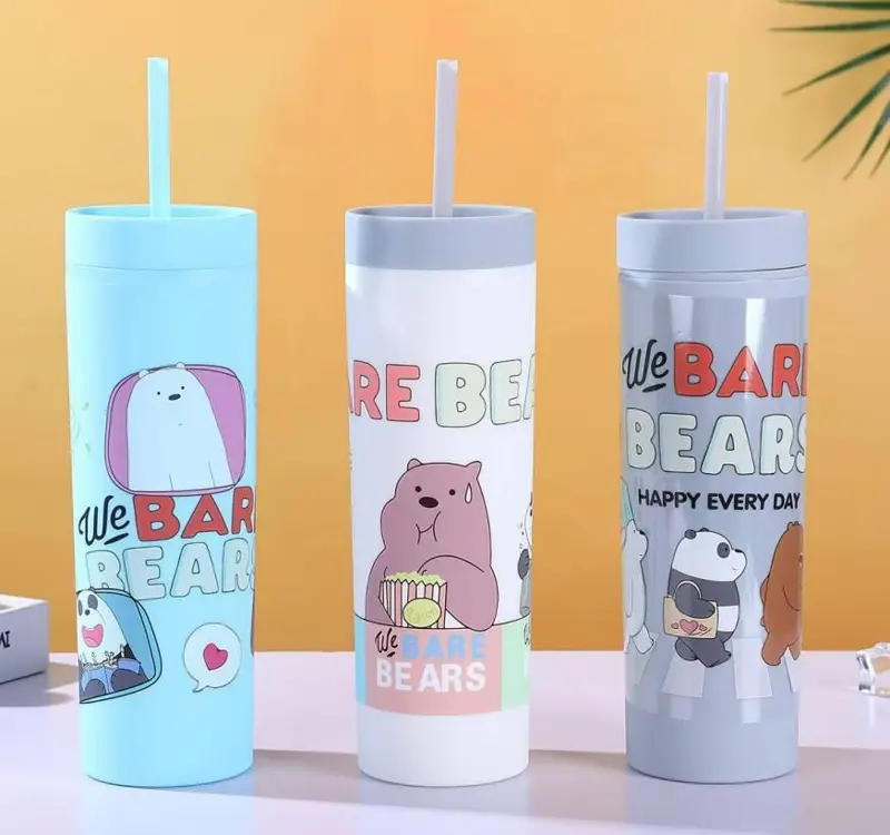 كوب ايس كوفي وعصير بشخصيات