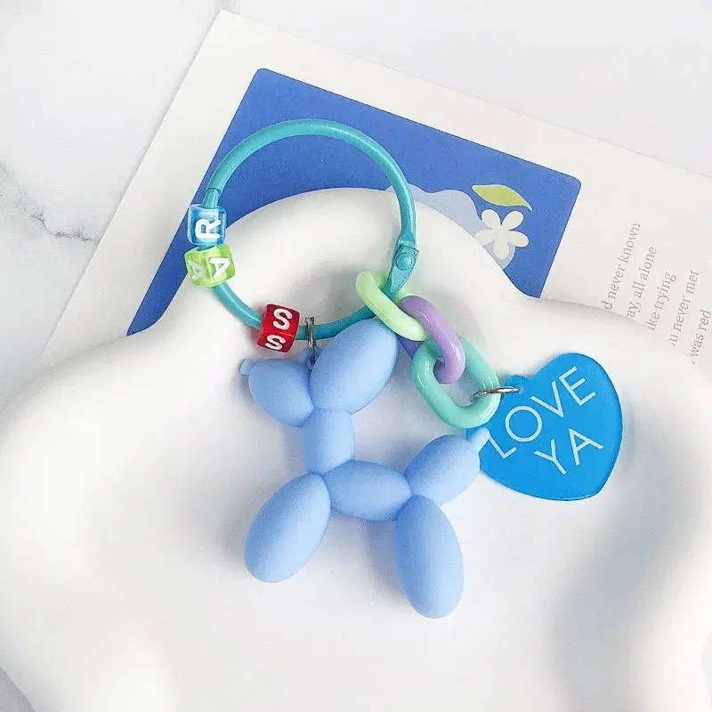 ميدالية بتعليقات شخصيات ورموز عصرية