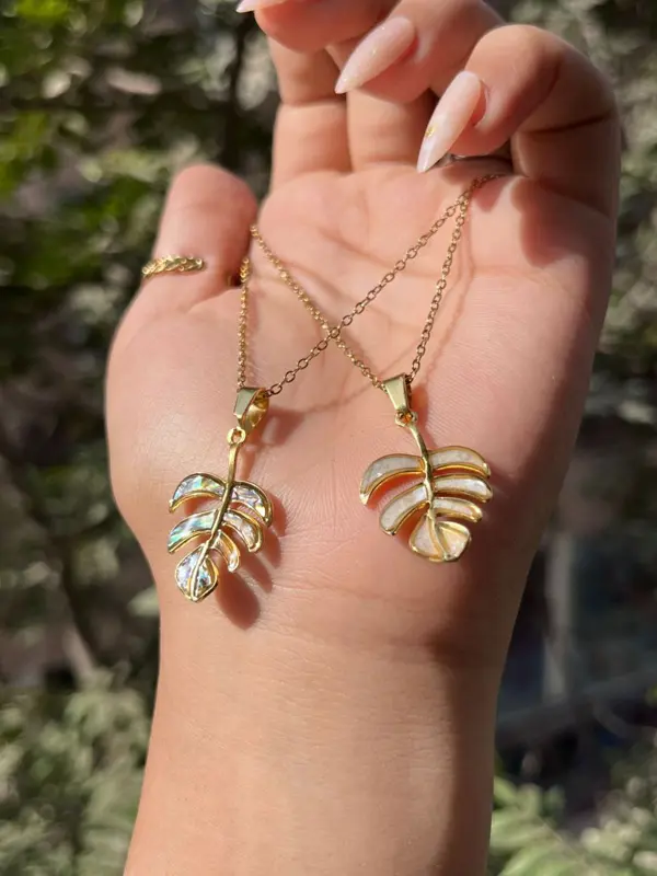 سلسلة متدلية بتصميمات مختلفة