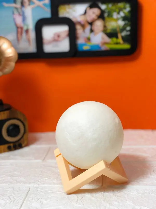 مصباح القمر الزخرفي القابل للتغيير بلمسة ألوان