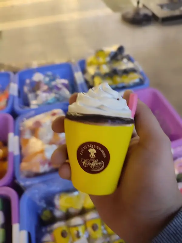 لعبة اسكويشي بشكل الآيس كوفي، أداة حسية لتخفيف التوتر والاسترخاء