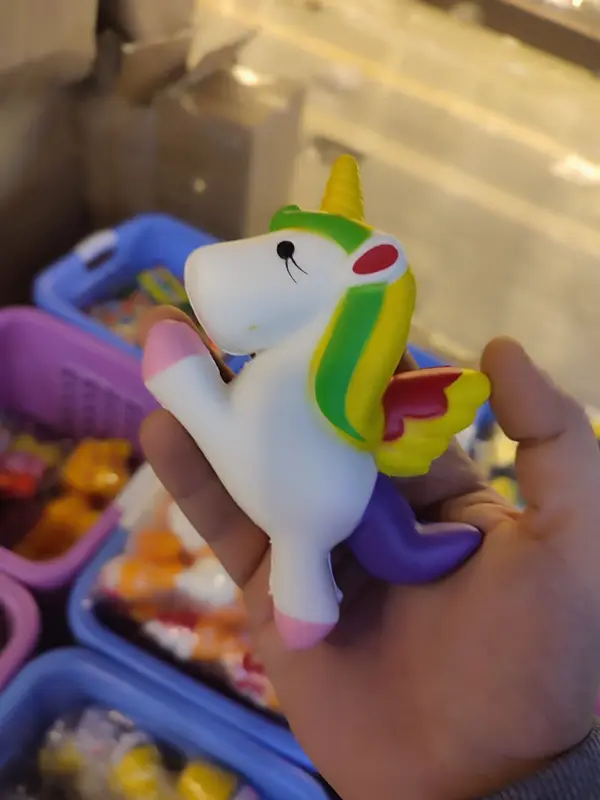 لعبة اسكويشي بشكل اليونيكورن، أداة حسية لتخفيف التوتر بمظهر ساحر