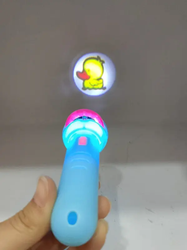 مايكروفون بروجيكتور ديزني، يُسقط أشكالاً وألواناً ساحرة على الحائط