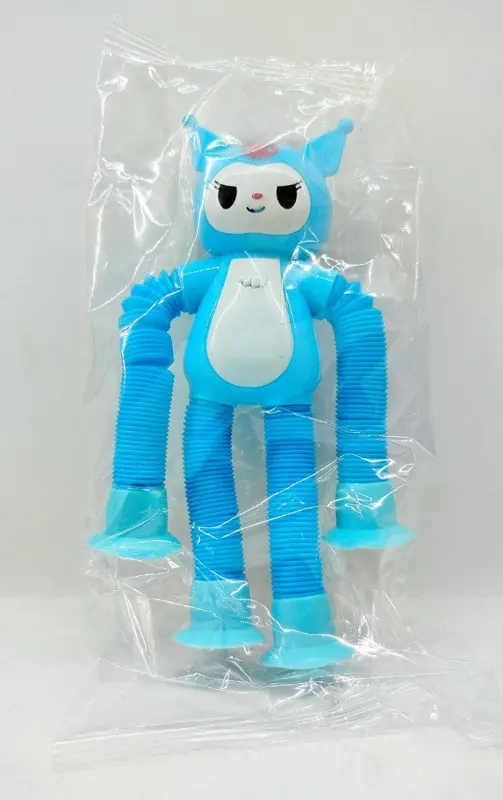 شخصية كرومي المطاطية، مع إضاءة سحرية وتشكيلات إبداعية