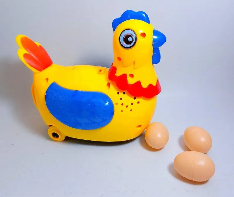 الدجاجة الراقصة، لعبة تفاعلية تضيء وتبيض