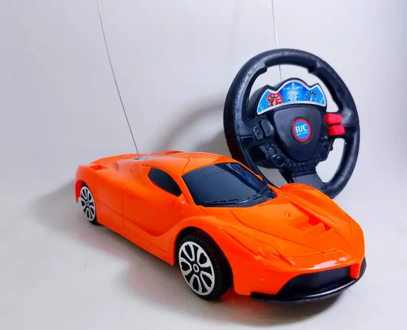 سيارة السباق بالريموت، مع دركسيون وتحكم عن بعد