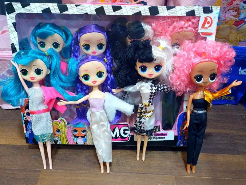 مجموعة دمى إل أو إل: مفاجآت 4 في 1