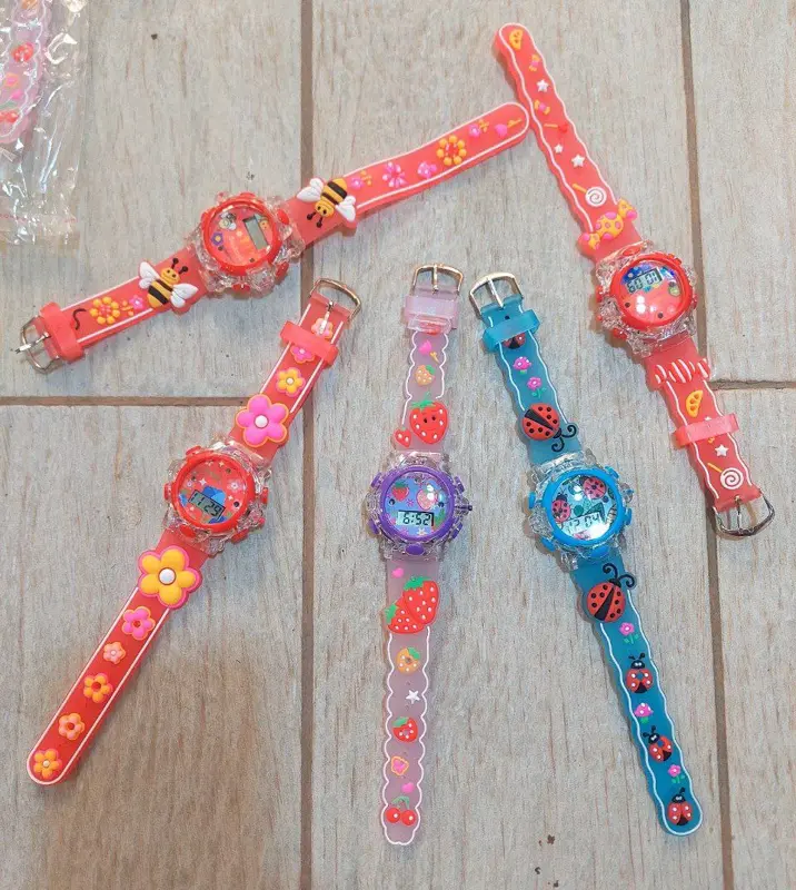 ساعة اليد الديجيتال الملونة للأطفال