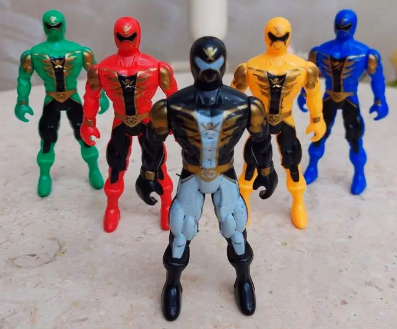 مجموعة ألعاب باور رينجرز المتعددة 6 في 1