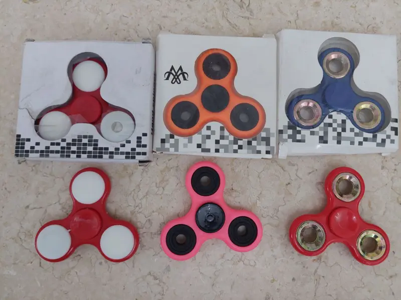 لعبة سبنر ثلاثية الدوارة لتخفيف التوتر