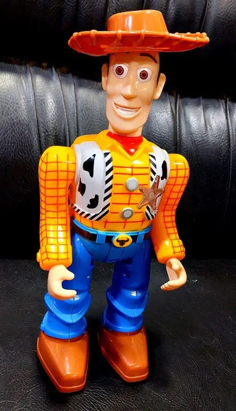 دمية وودي المتحركة الناطقة