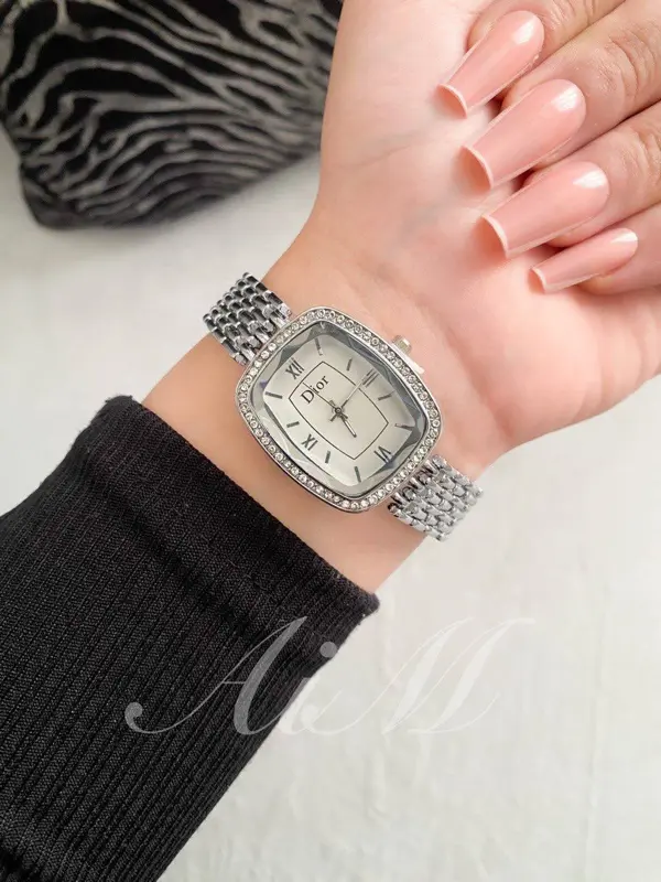 ساعة ديور النسائية الأنيقة بتصميم الأنسيال المرصع