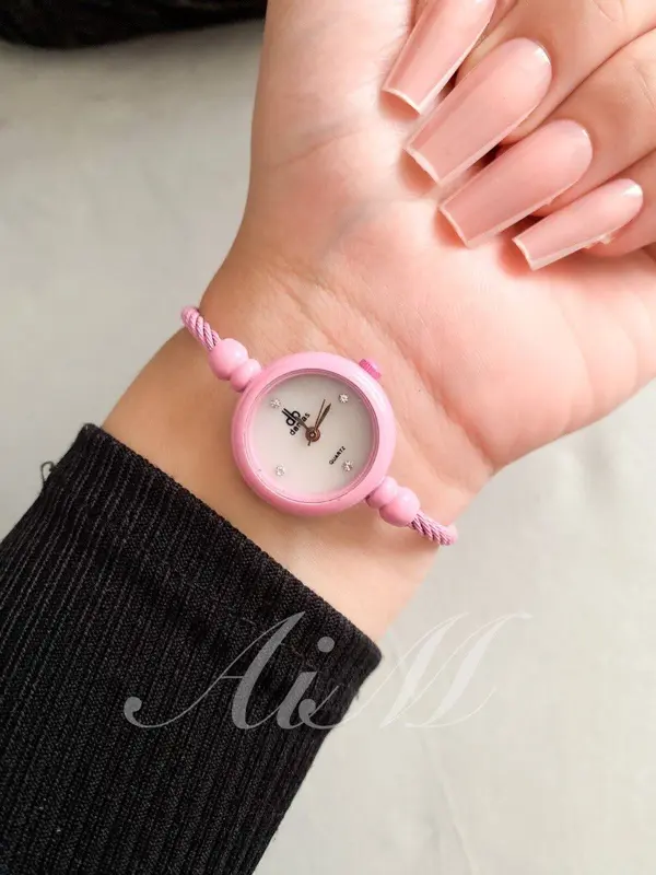 ساعة كيانا النسائية بتصميم سماء ليلية متألقة